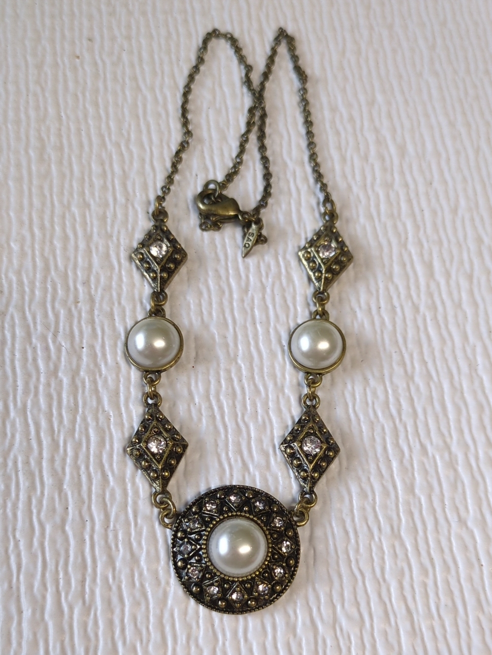 ☀️Avon SAQ "Pearlesque"  vintage necklace - 16", Crystal  & Antique Goldtone